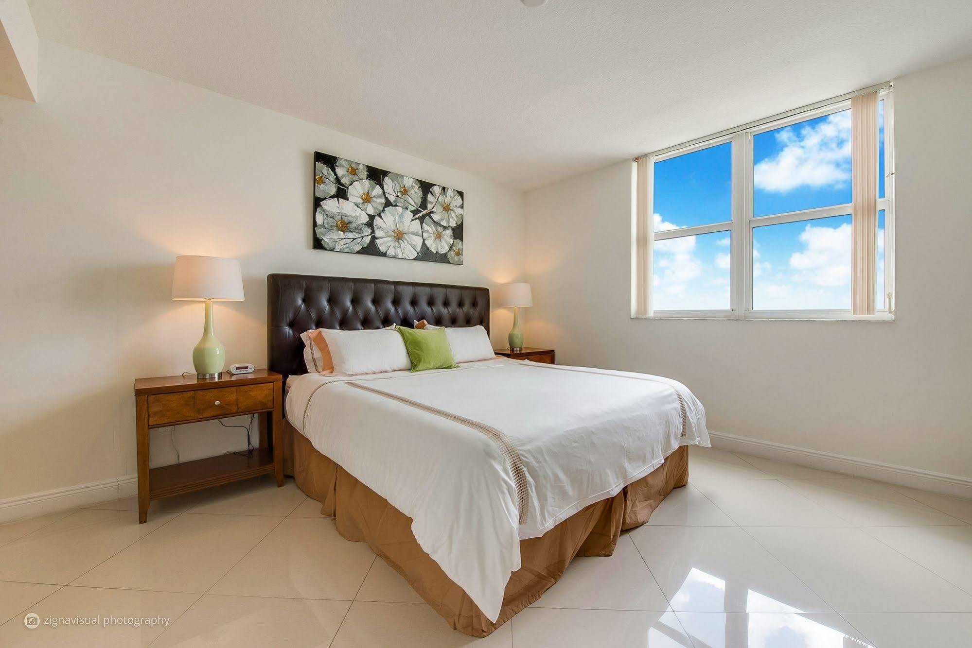 Churchill Suites Miami Brickell - One Broadway ภายนอก รูปภาพ