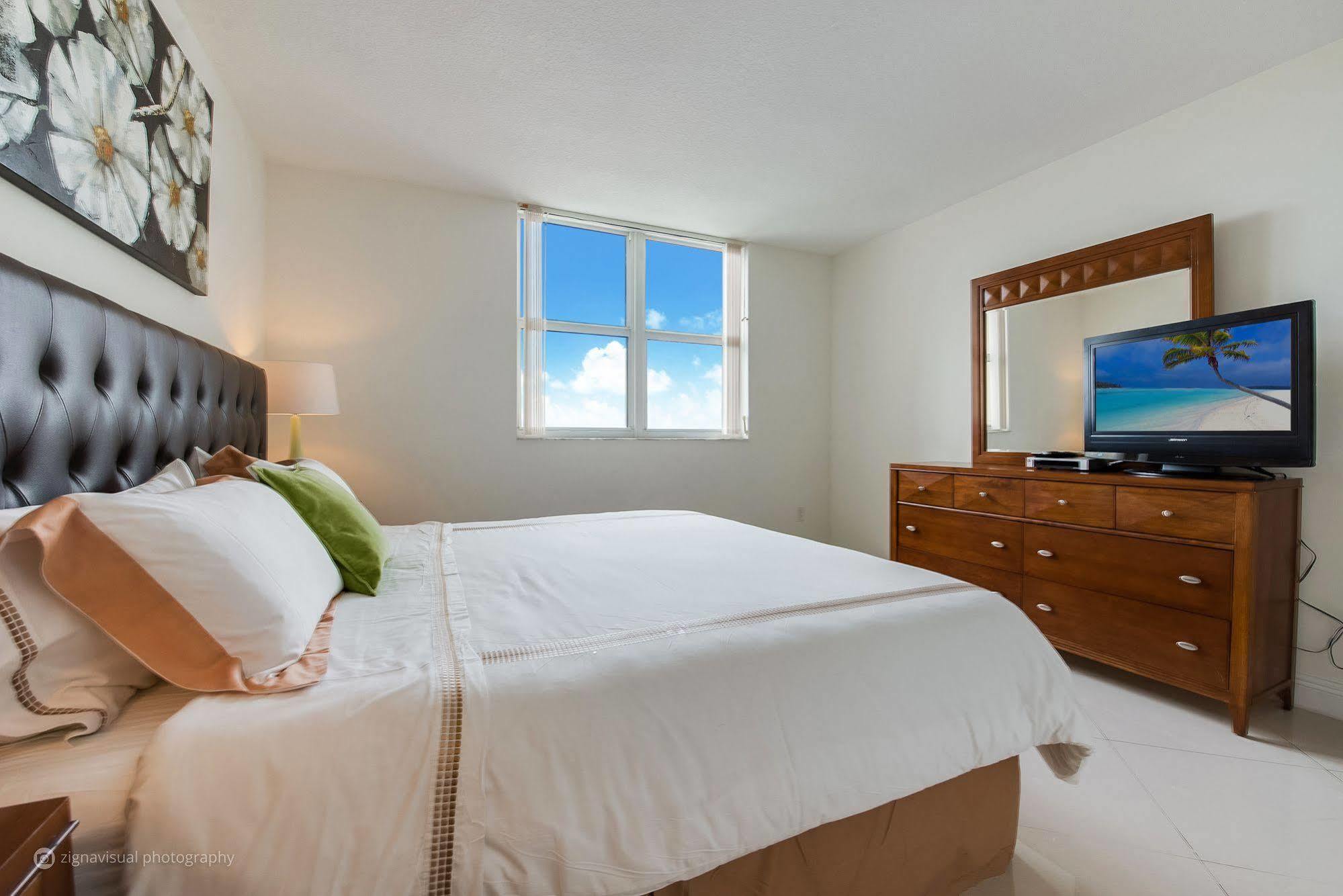 Churchill Suites Miami Brickell - One Broadway ภายนอก รูปภาพ